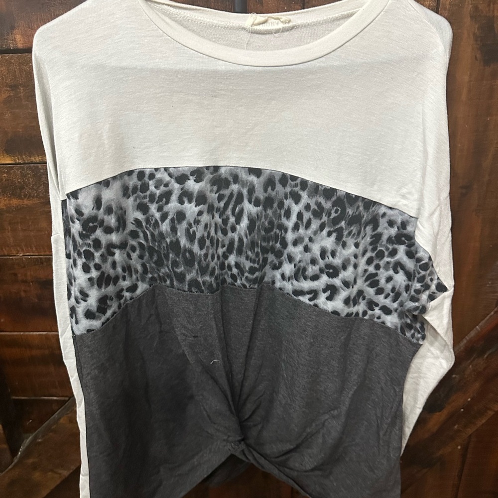 ADORA Women's Black and Gray Leopard Print Top